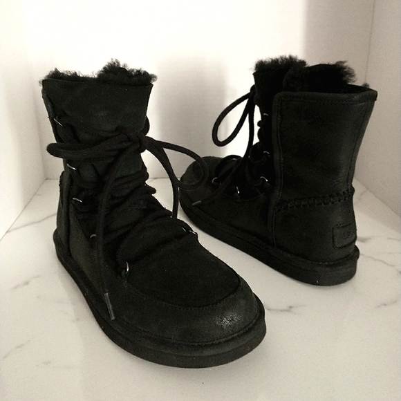 UGG - Lodge Water Resistant Genuine Suede / Leather Ankle Booties Size 7 - Picture 7 of 14